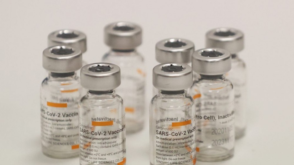 China va permite accesul în țară doar străinilor care s-au imunizat cu un vaccin anti-COVID chinezesc
