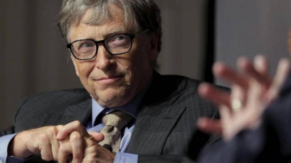 Bill Gates anunță când se sfârșește pandemia. De ce miliardarul compară purtatul măștii cu purtatul pantalonilor