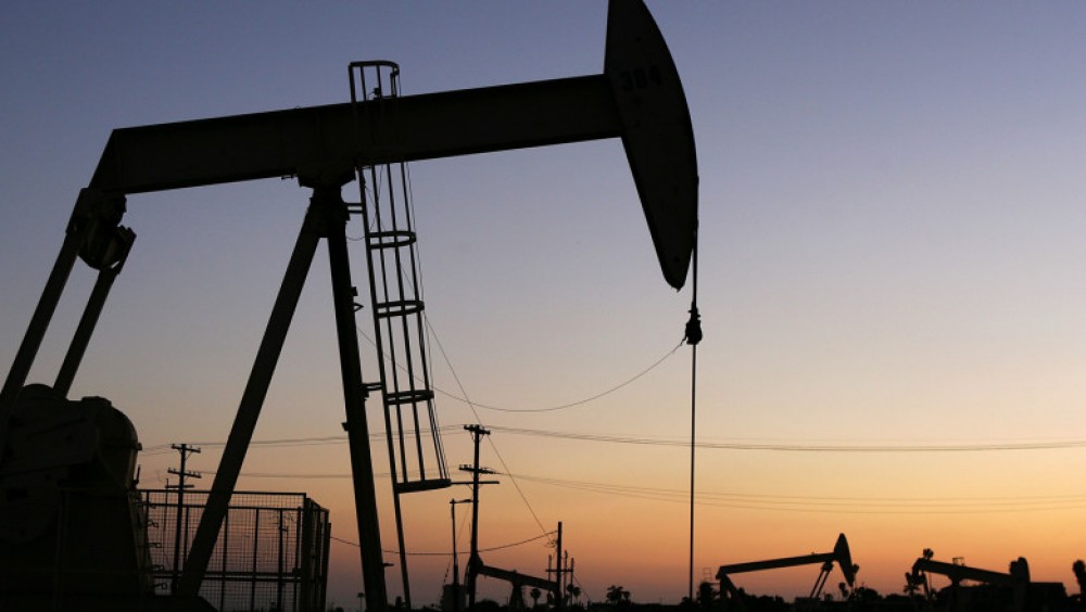 Prețul barilului de petrol a scăzut sub 90 de dolari pentru prima dată de la invadarea Ucrainei