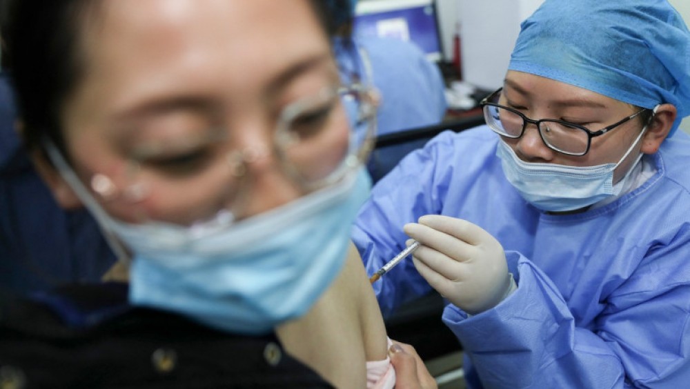 STUDIU: Un vaccin chinezesc are eficacitate aproape de zero. Țările care imunizează cu acest ser