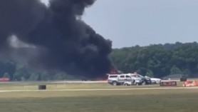 VIDEO // O întrecere între un camion și două avioane s-a încheiat cu un accident mortal