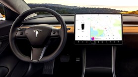 Cine a furat Autopilot-ul? Mai mulți posesori de Tesla spun că funcția le-a dispărut!