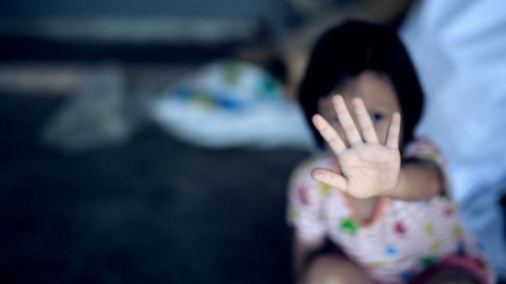 Copilă de 5 ani de la Hâncești, ar fi fost violată de propriul bunic. Ce pedeapsă riscă făptașul