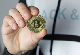 Kiyosaki despre bitcoin: „face munca grea”. Scriitorul crede că cripto-moneda va ajunge la noi recorduri