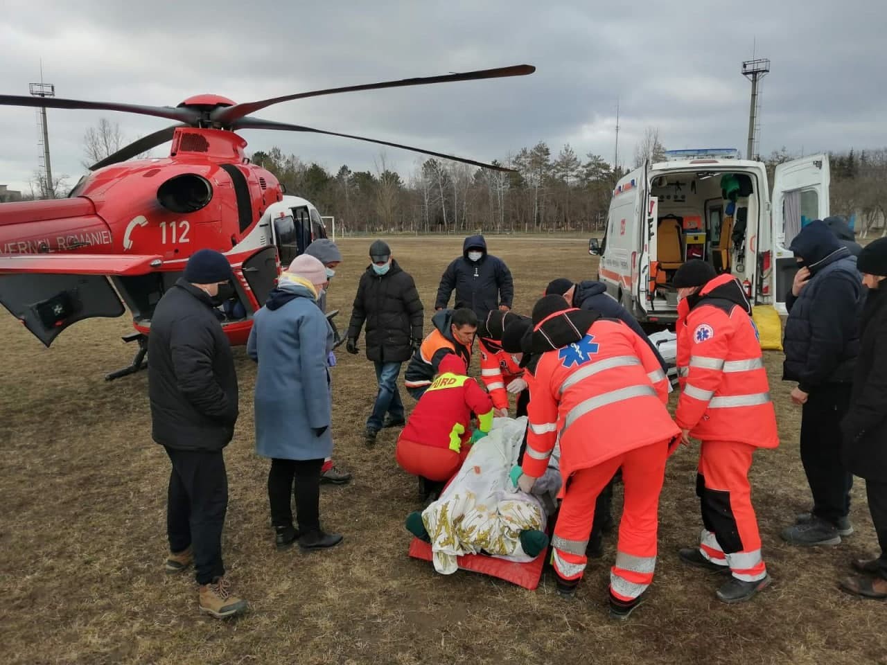 FOTO // Intervenție SMURD: Un bărbat a fost adus de urgență la Chișinău, după ce a fost implicat într-un accident rutier