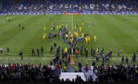 Spania: Jucătorii Barcelonei, fugăriți pe teren de suporterii pe care i-au sfidat