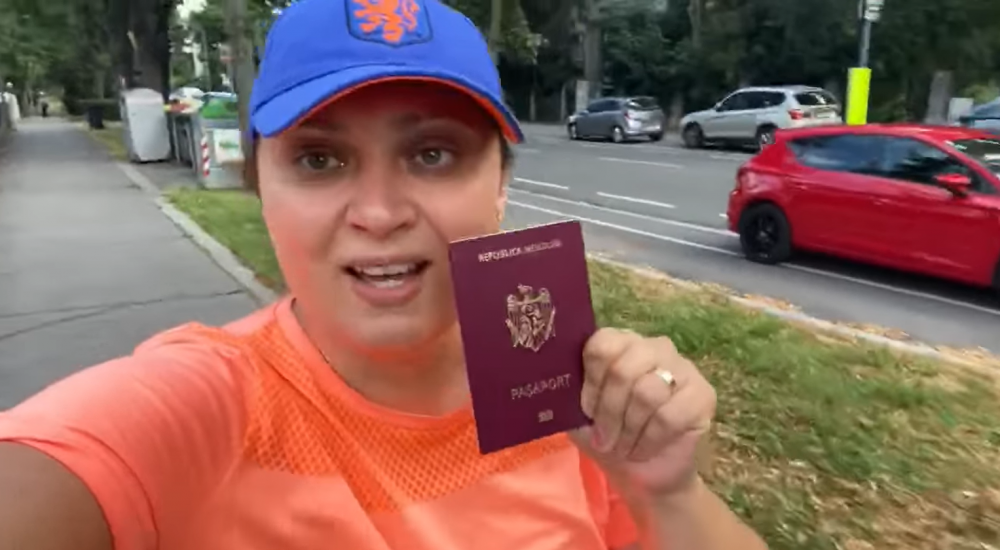 Voce din diasporă către Dodon: Vezi pașaportul ăsta, abia aștept să-l folosesc împotriva ta