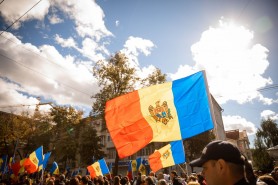 FOTO & VIDEO // Protest de AMPLOARE la Chișinău. Coloane de mii de oameni au ajuns în fața Președinției