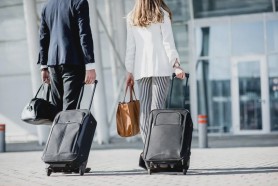 Unul din cele mai populare orașe europene interzice valiza cu roți. Care este motivul