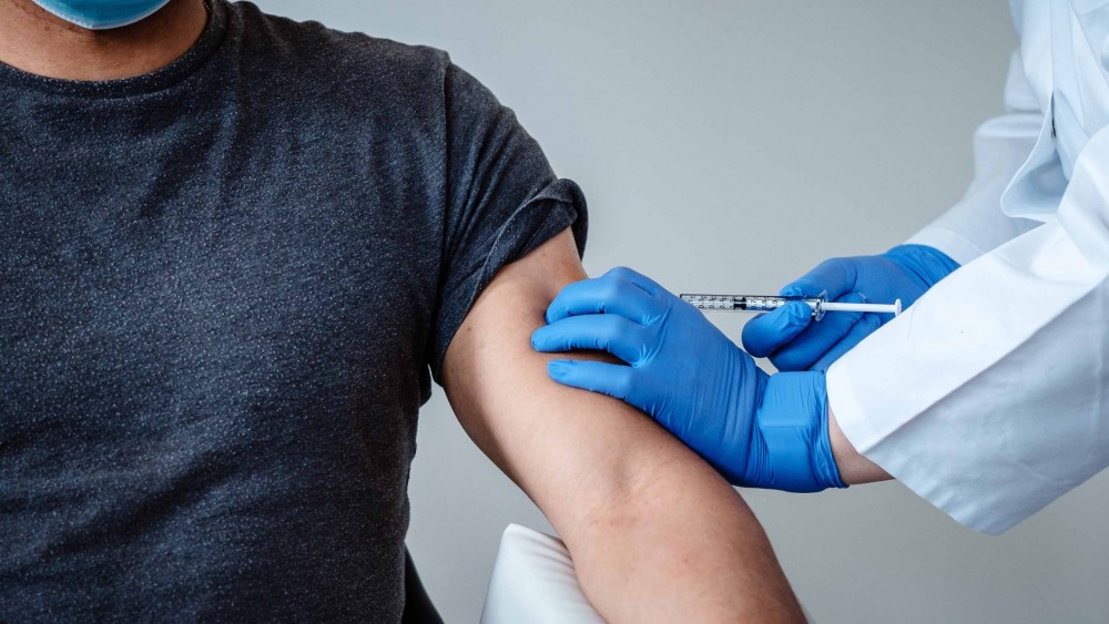 Testarea pe oameni a vaccinului anti-Covid dezvoltat de Universitatea Oxford a început în Brazilia