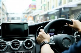 ATENȚIE! Cerințe noi pentru șoferii care conduc automobile cu volanul pe partea dreaptă